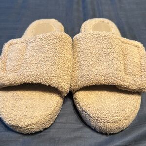Goodfellow & Co Strappable Fuzzy Bed Slippers